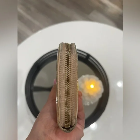 Louis Vuitton Vernis Sarah Wallet - Picture 5 of 12